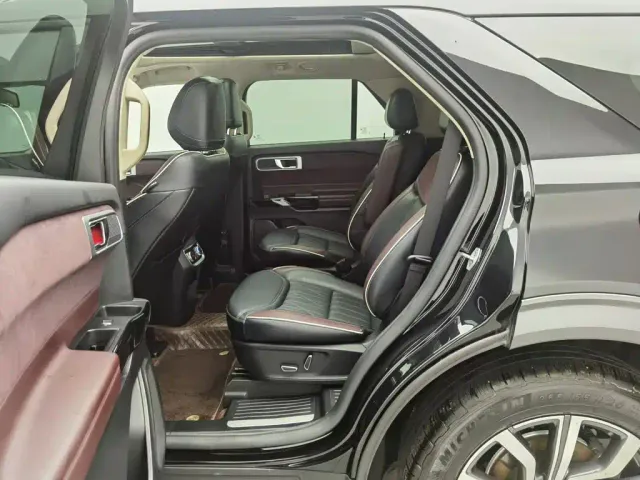 Ford Explorer — Фото автомобиля 15