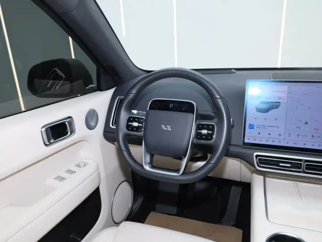 Li Auto L6 — Фото автомобиля 14