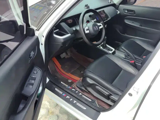Honda Fit — Фото автомобиля 9