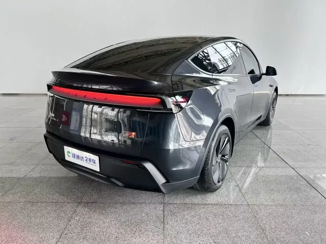 Tesla Model Y — Фото автомобиля 23