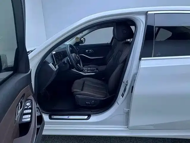 BMW 3 Series — Фото автомобиля 12