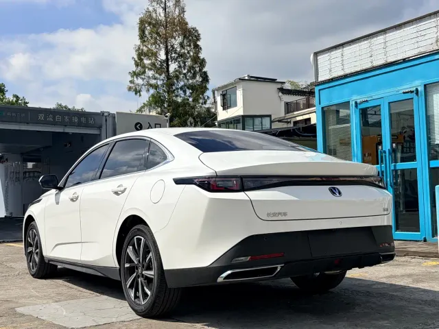 Changan Eado — Фото автомобиля 6