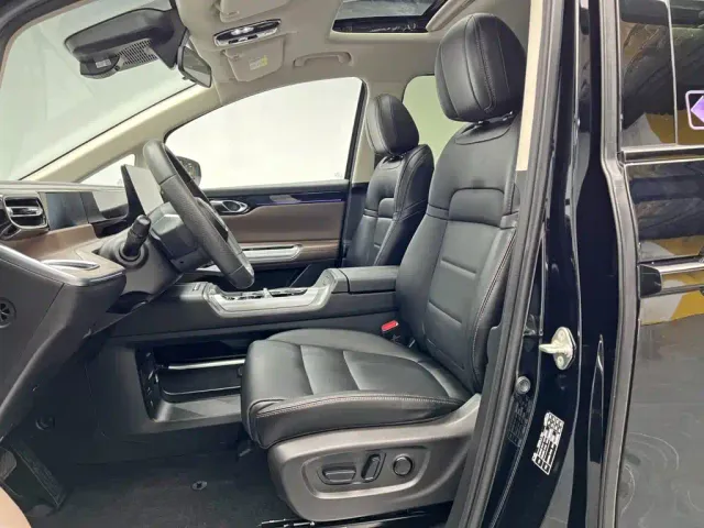 GAC Trumpchi E8 — Фото автомобиля 14
