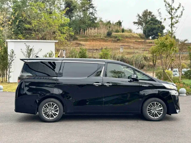 Toyota Vellfire — Фото автомобиля 13