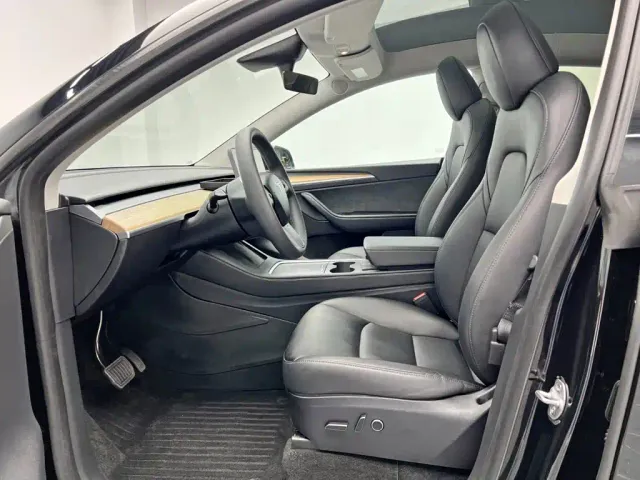 Tesla Model Y — Фото автомобиля 16