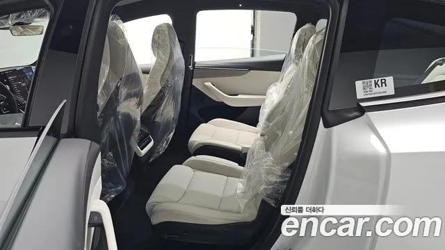 Tesla Model Y — Фото автомобиля 25