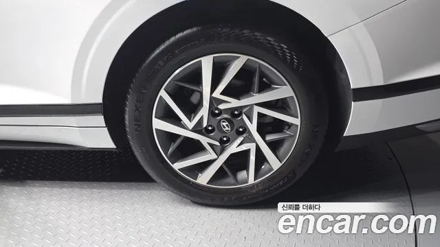 Hyundai Grandeur Grandeur (GN7) 2.5 Бензин 2WD — Фото автомобиля 21