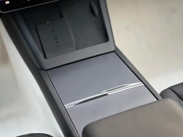 Tesla Model 3 — Фото автомобиля 13