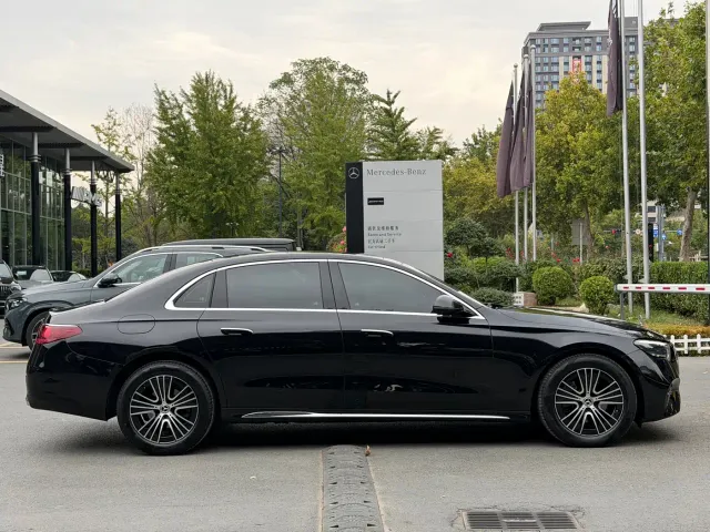 Mercedes-Benz E-Class — Фото автомобиля 3