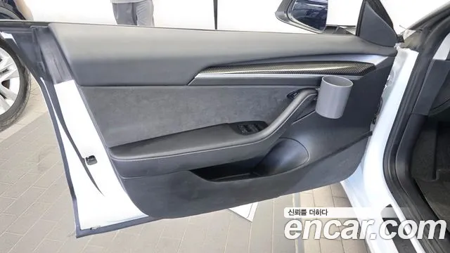 Tesla Model 3 — Фото автомобиля 24