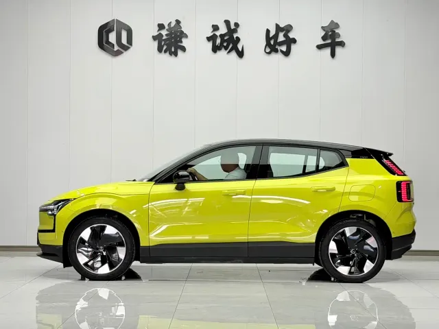 Volvo EX30 — Фото автомобиля 4