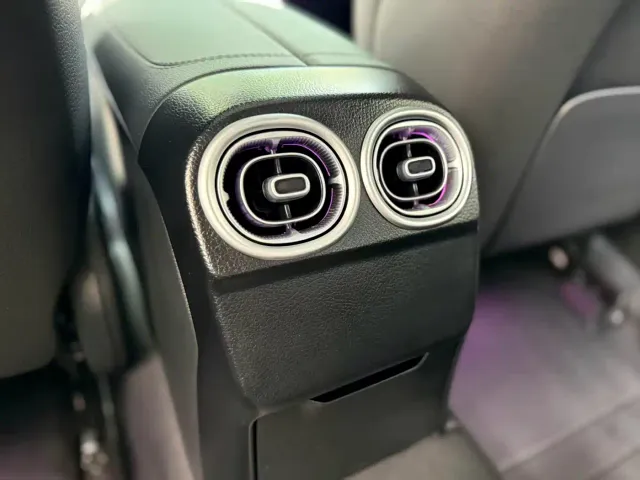 Mercedes-Benz C-Class — Фото автомобиля 11