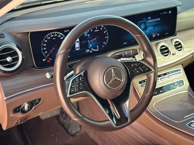 Mercedes-Benz E-Class — Фото автомобиля 6