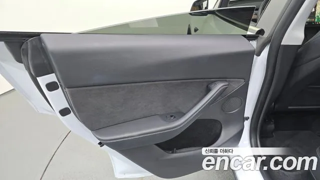 Tesla Model Y — Фото автомобиля 14