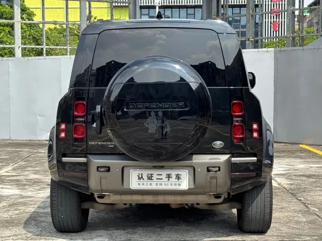 Land Rover Defender — Фото автомобиля 10