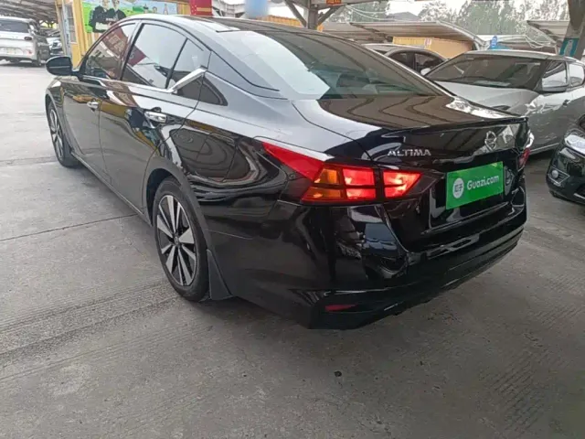 Nissan Teana — Фото автомобиля 4