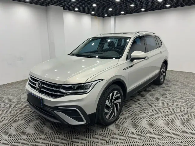 Volkswagen Tiguan L — Фото автомобиля 3