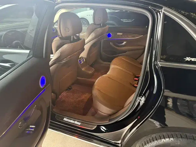 Mercedes-Benz E-Class — Фото автомобиля 4