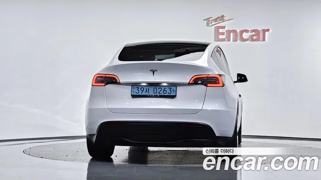 Tesla Model Y — Фото автомобиля 4