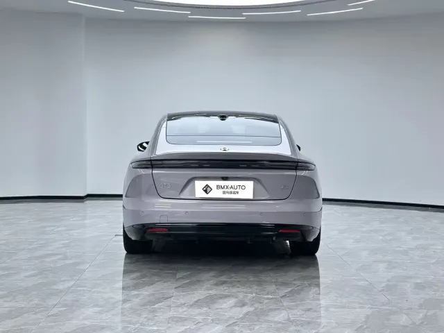 Nio ET5 — Фото автомобиля 2