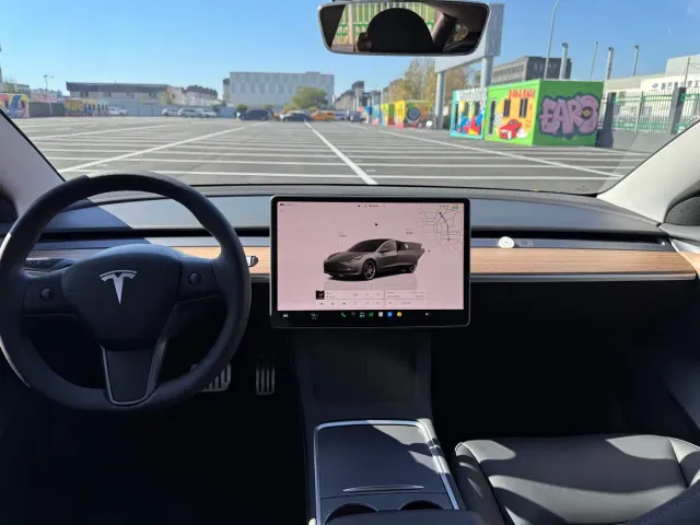Tesla Model 3 — Фото автомобиля 11