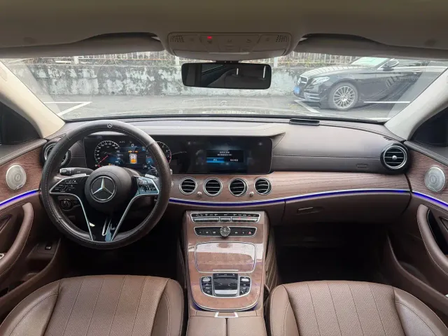 Mercedes-Benz E-Class — Фото автомобиля 8