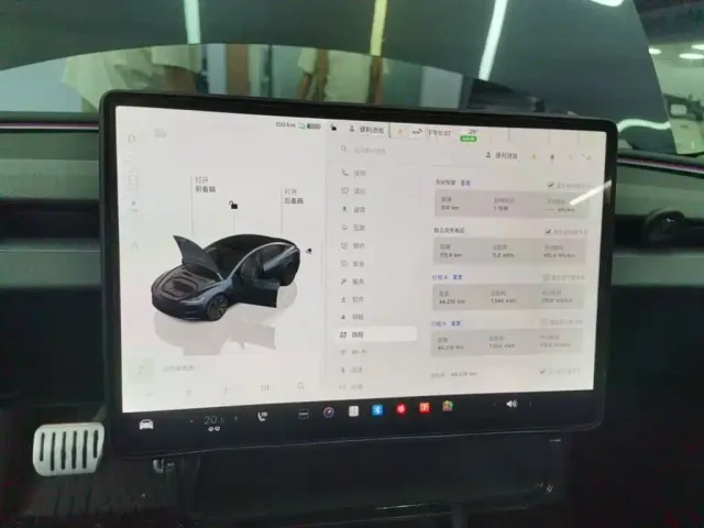 Tesla Model 3 — Фото автомобиля 13