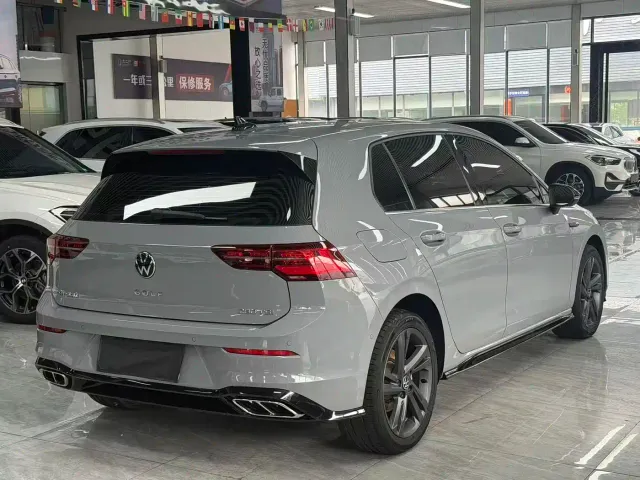 Volkswagen Golf — Фото автомобиля 12