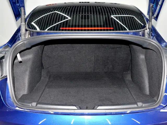 Tesla Model 3 — Фото автомобиля 13