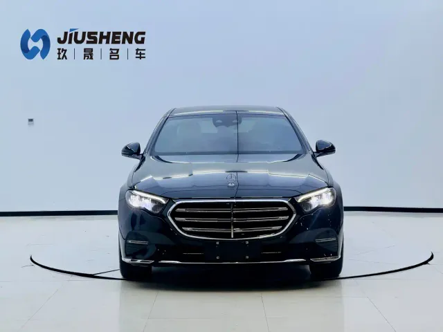 Mercedes-Benz E-Class — Фото автомобиля 2