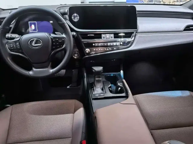 Lexus ES — Фото автомобиля 7