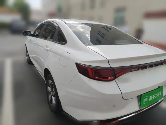 Geely Emgrand L — Фото автомобиля 23