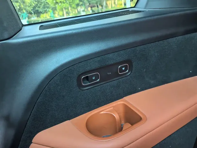 Li Auto Li L8 2023 Pro — Фото автомобиля 10