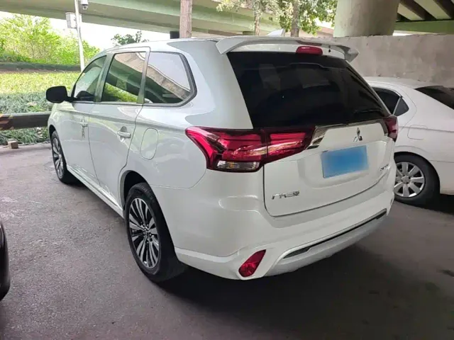 Mitsubishi Outlander — Фото автомобиля 4