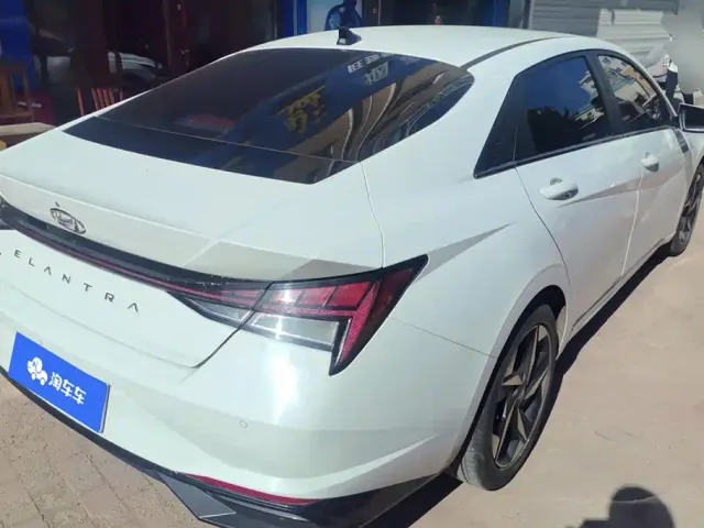 Hyundai Elantra — Фото автомобиля 3