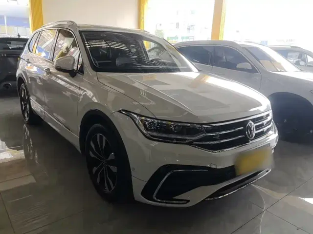 Volkswagen Tiguan L — Фото автомобиля 3