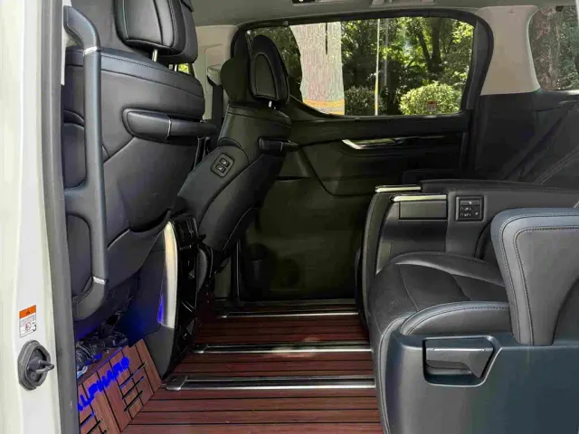 Toyota Vellfire — Фото автомобиля 12