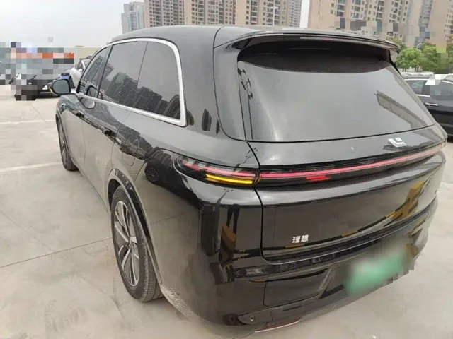 Li Auto L8 — Фото автомобиля 4
