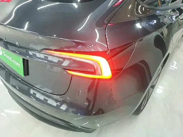 Tesla Model 3 — Фото автомобиля 7