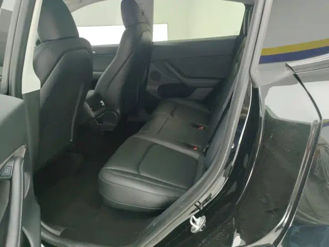 Tesla Model Y — Фото автомобиля 11