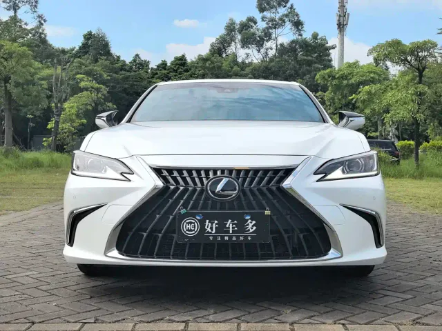 Lexus ES — Фото автомобиля 2