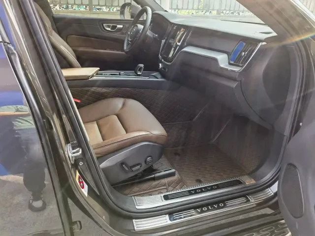 Volvo XC60 — Фото автомобиля 16