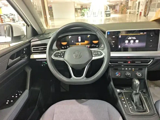 Volkswagen Lavida — Фото автомобиля 10