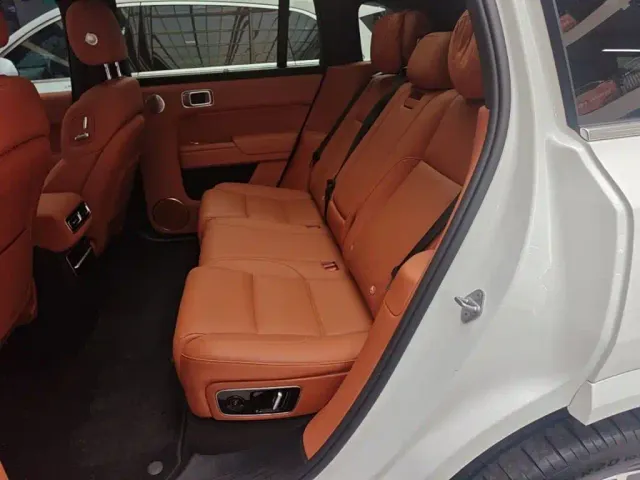 Li Auto L7 — Фото автомобиля 16