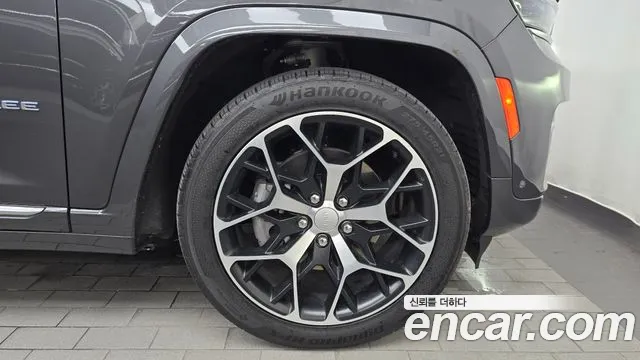 Jeep Cherokee — Фото автомобиля 18