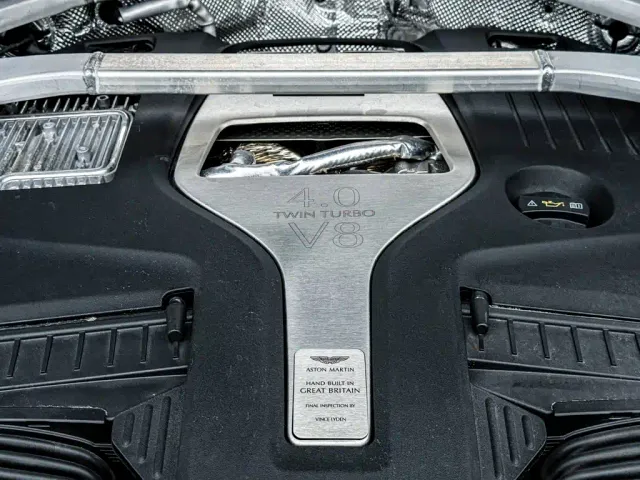 Aston Martin DBX — Фото автомобиля 10