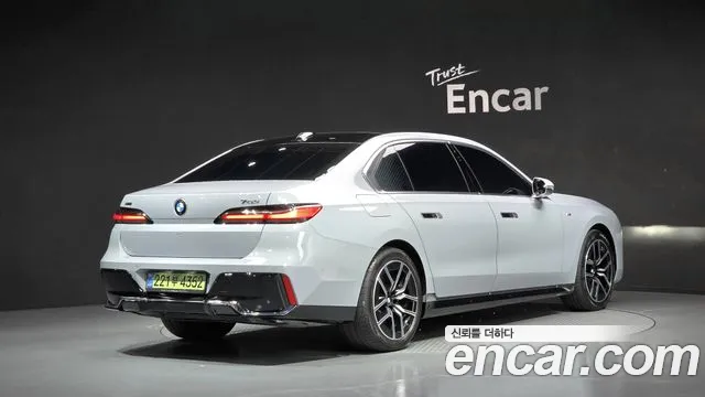 BMW 7 Series G70 — Фото автомобиля 2