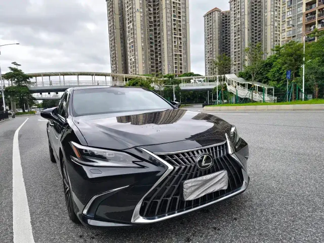 Lexus ES — Фото автомобиля 3