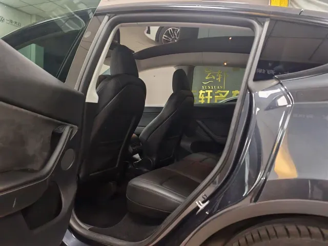 Tesla Model Y — Фото автомобиля 4