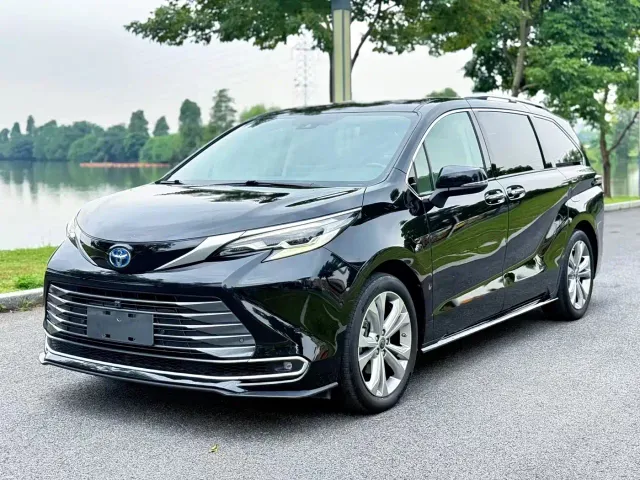Фотография автомобиля — Toyota Sienna